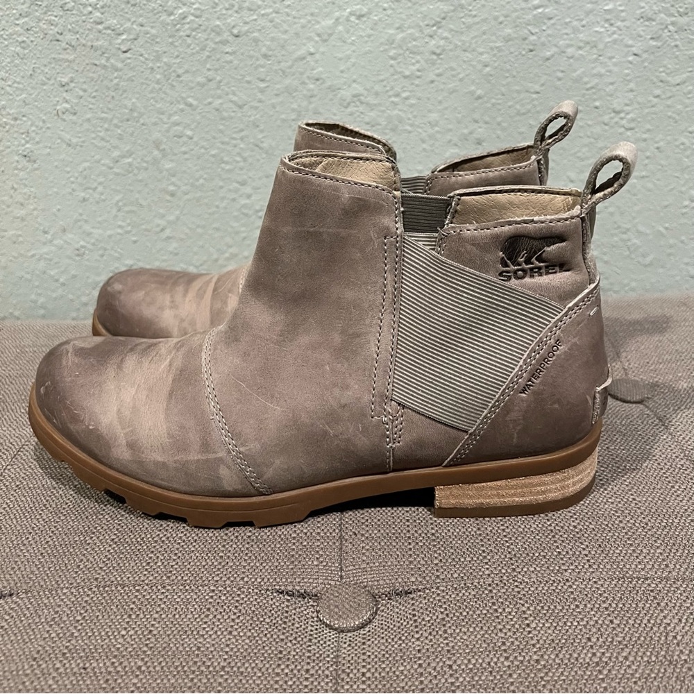 Women’s Sorel Emelie Chelsea Boots, waterproof - size 9